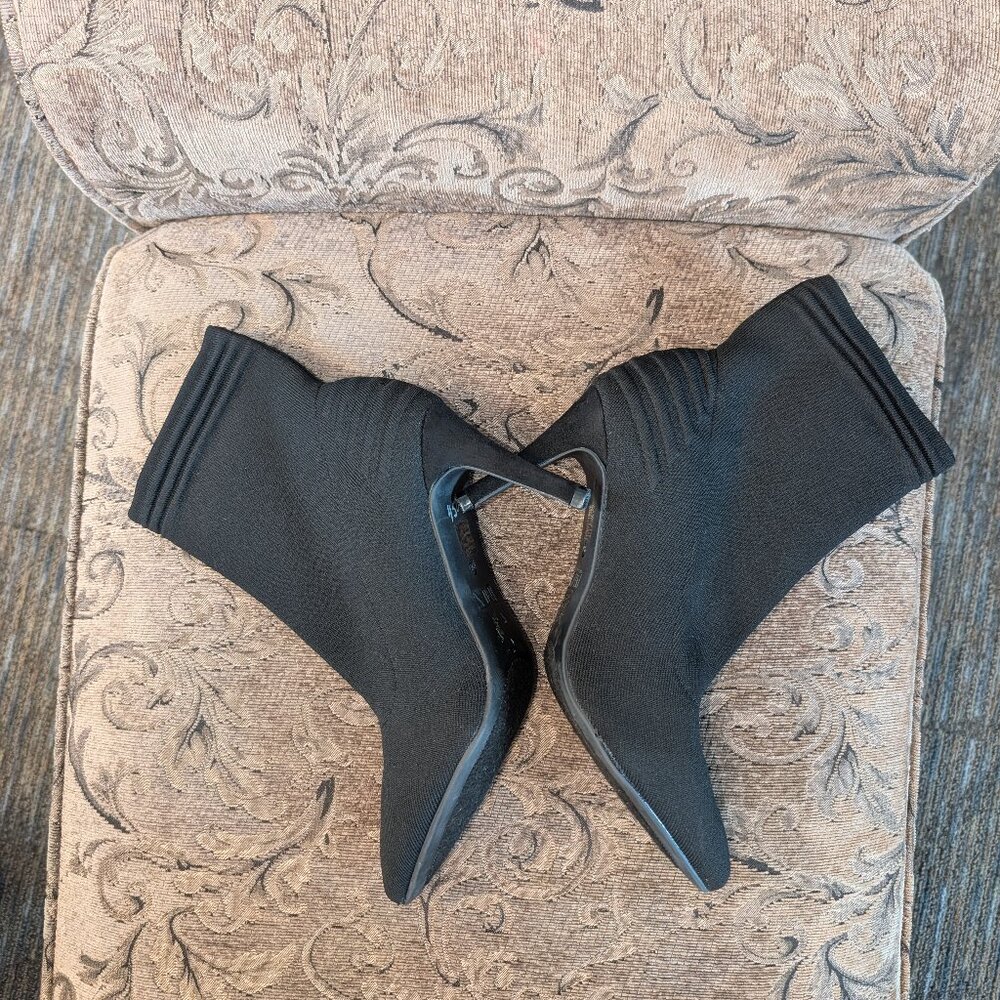 MIA CHELLSIE black knit sock pointy toe stiletto heel bootie SIZE 9.5